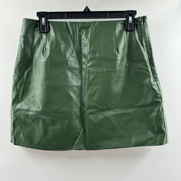 Cotton On Green Faux Leather Mini Skirt – Size Medium - Picture 2 of 7